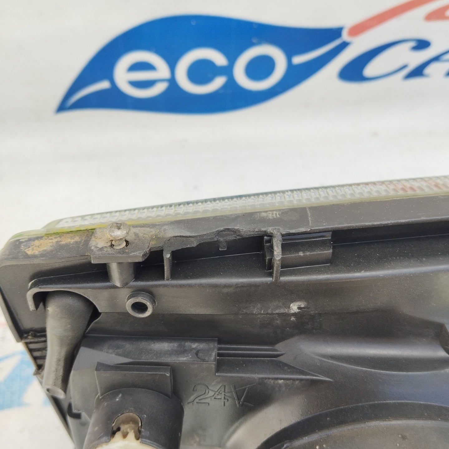 Nissan Terrano II ecoAG4936 left front light
