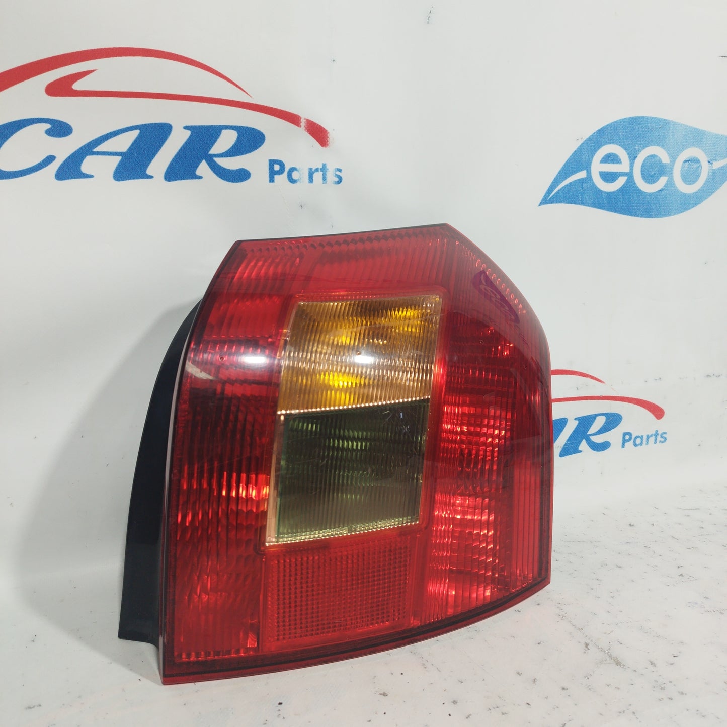 Toyota Corolla 2005 ecoAC8015 rechte Rückleuchte