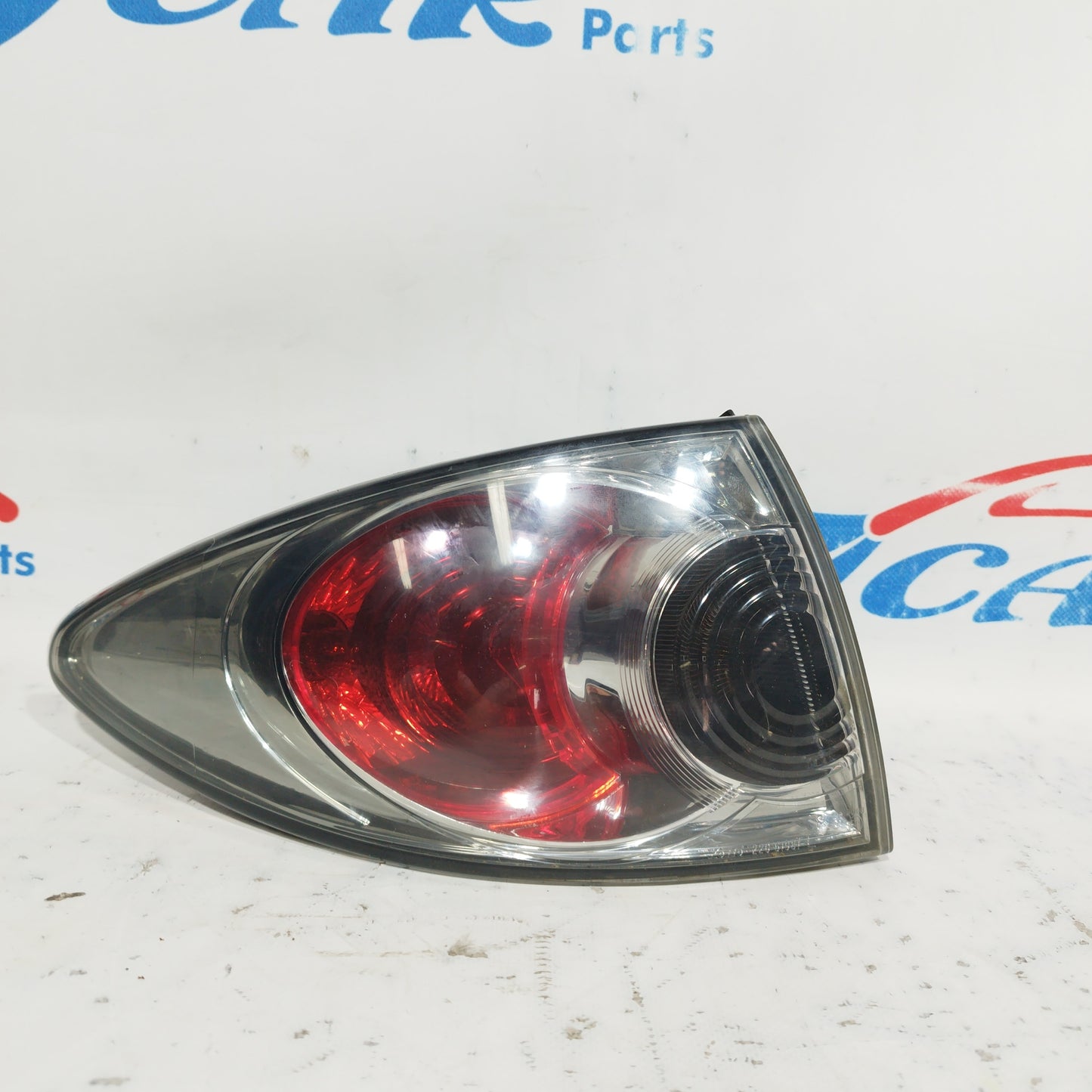 Linke äußere Rückleuchte Mazda 6 2005 SW Code: 22061974 ecoAC8257