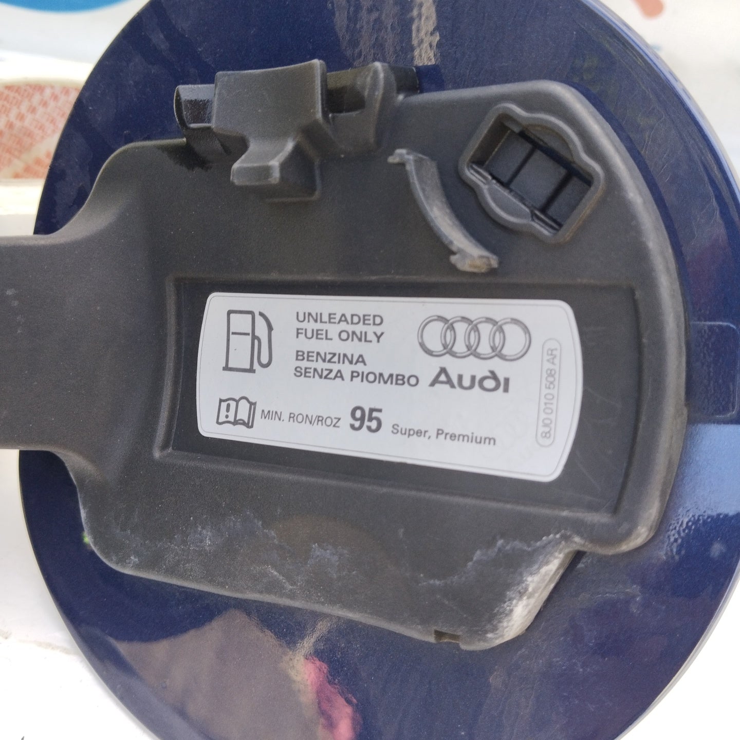 Sportellino carburante blu Audi A1 2011 Cod. 8x0809906 ecoAG5191