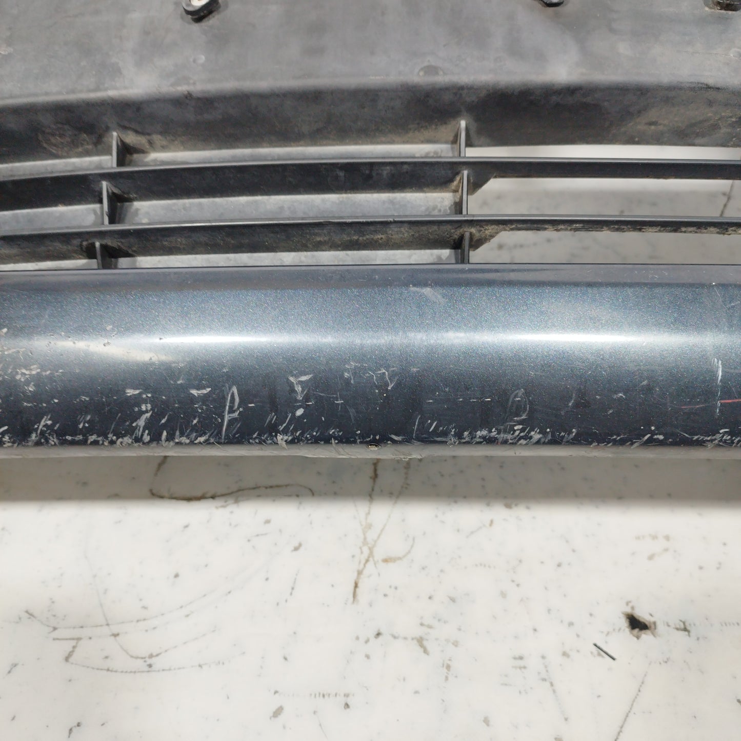 Dunkelgraue Frontstoßstange Citroen C1 2005 ecoAC8339