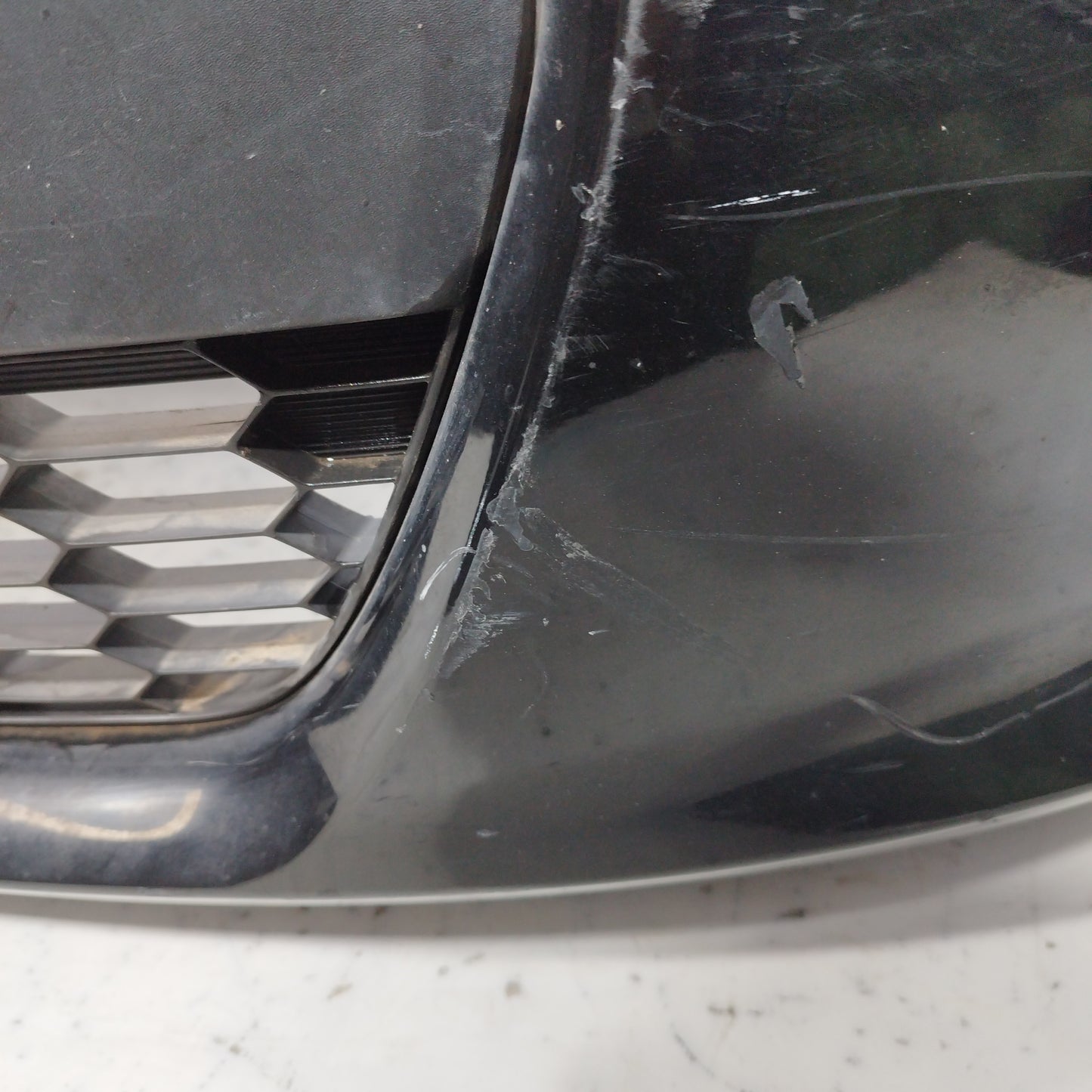 Mazda 2 2009 ecoAC8340 Schwarze Frontstoßstange