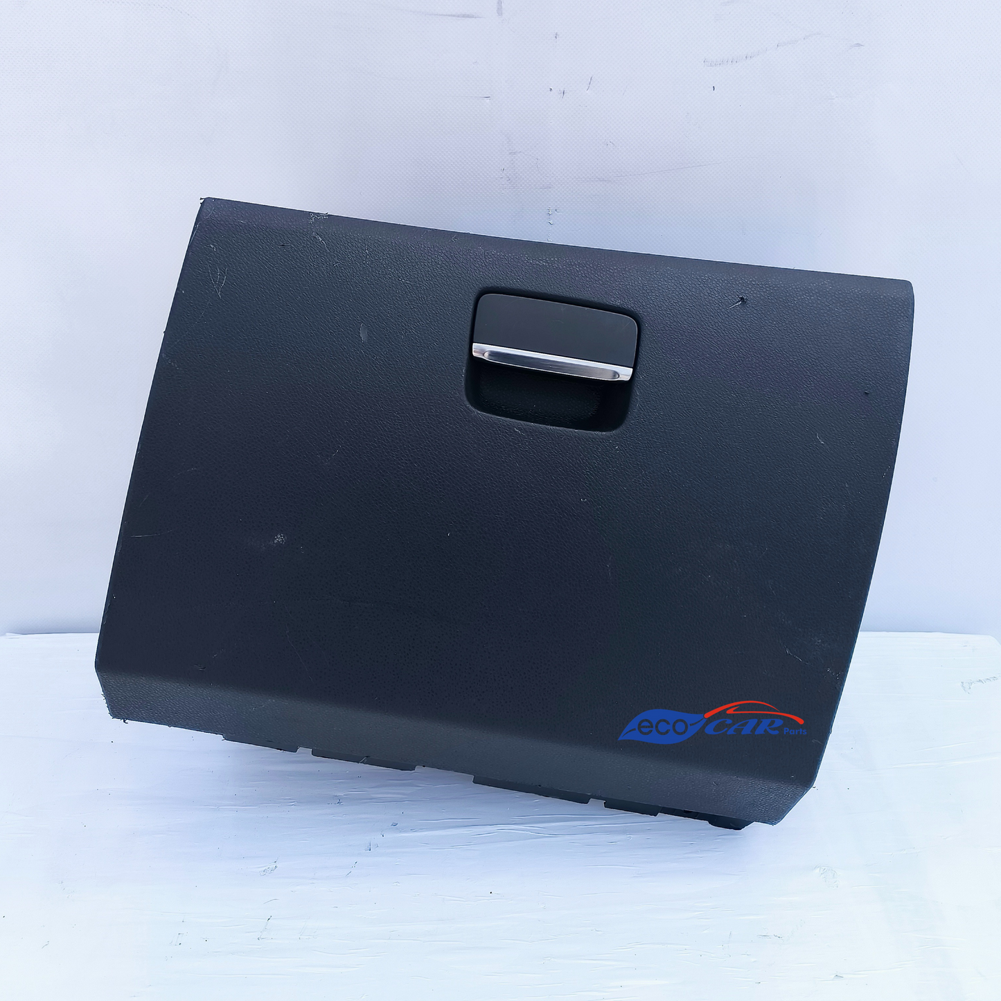 Mercedes AW-Class 176 glove box has scratches and a damaged latch ecoAG7151