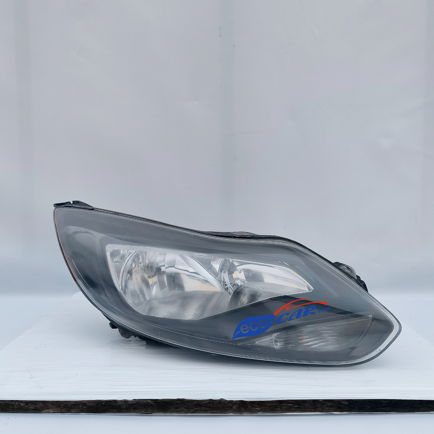 Ford Focus 2013 ecoAG6558 right front light