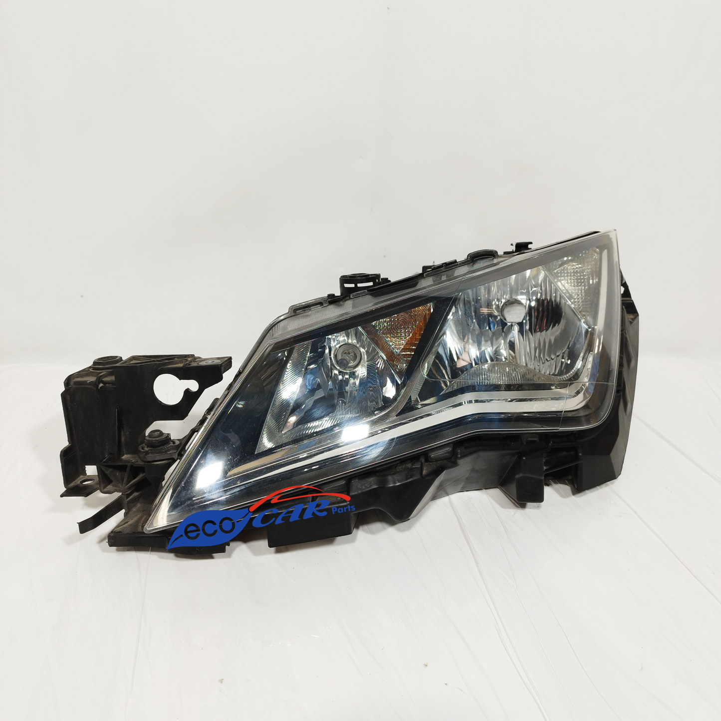 Linker Frontscheinwerfer Seat Leon 2015 ecoAC11752