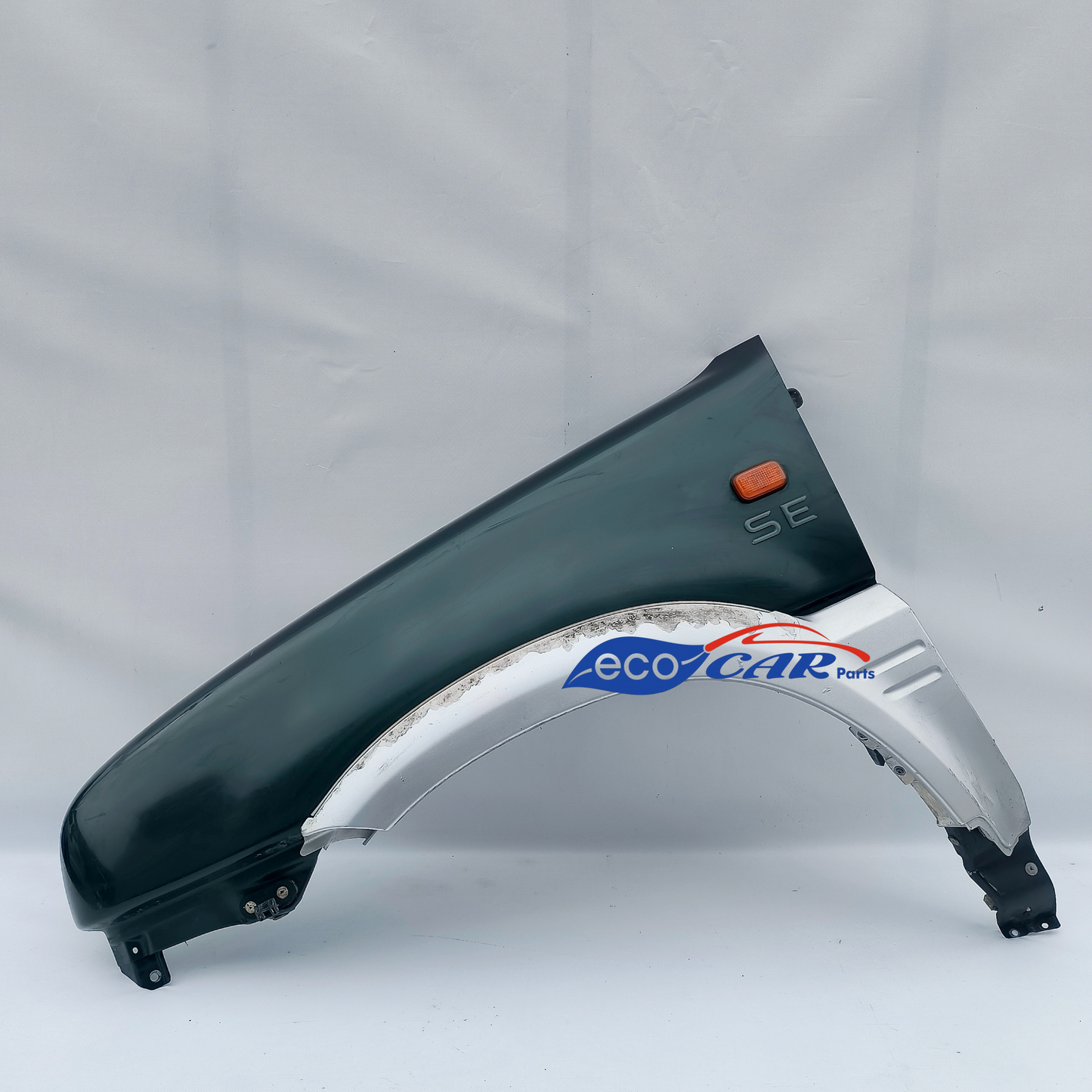 Dark green left fender Nissan Terrano year 1998 ecoAG6568