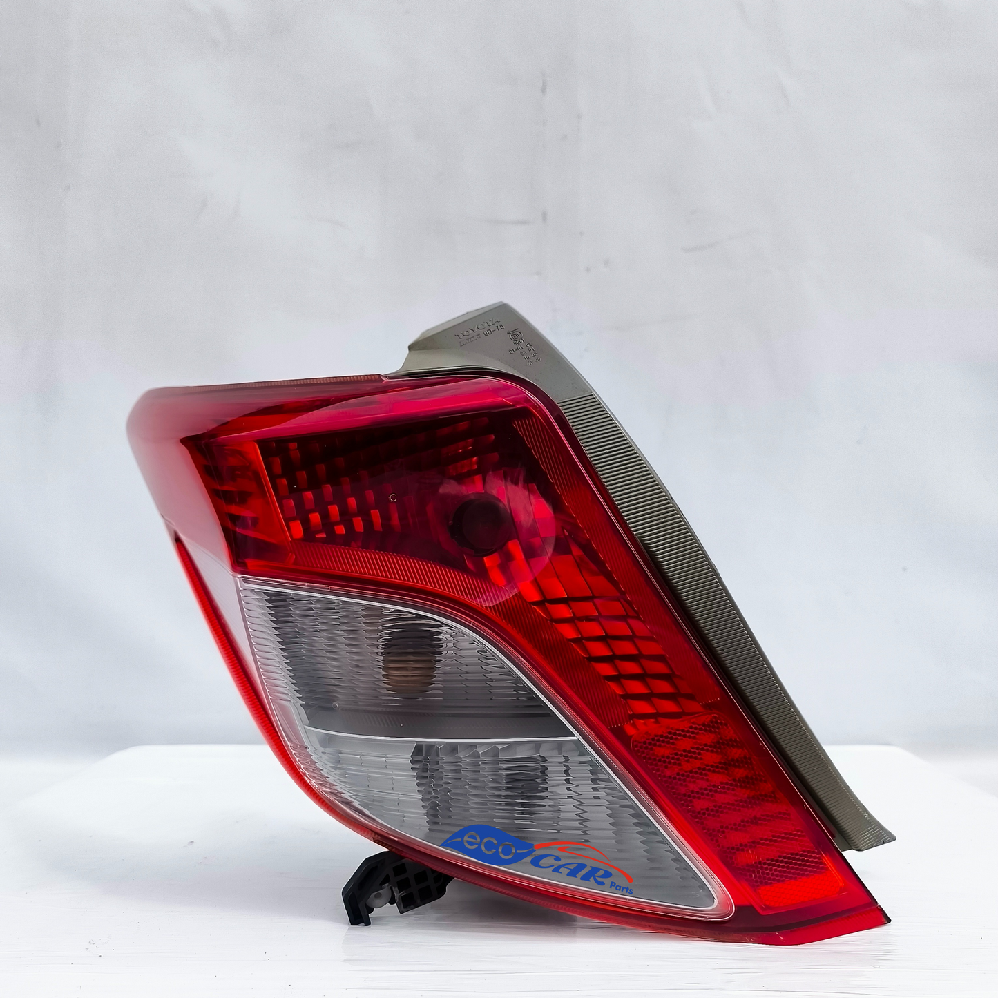 Toyota Yaris 2013 linke Rückleuchte ecoAG7048