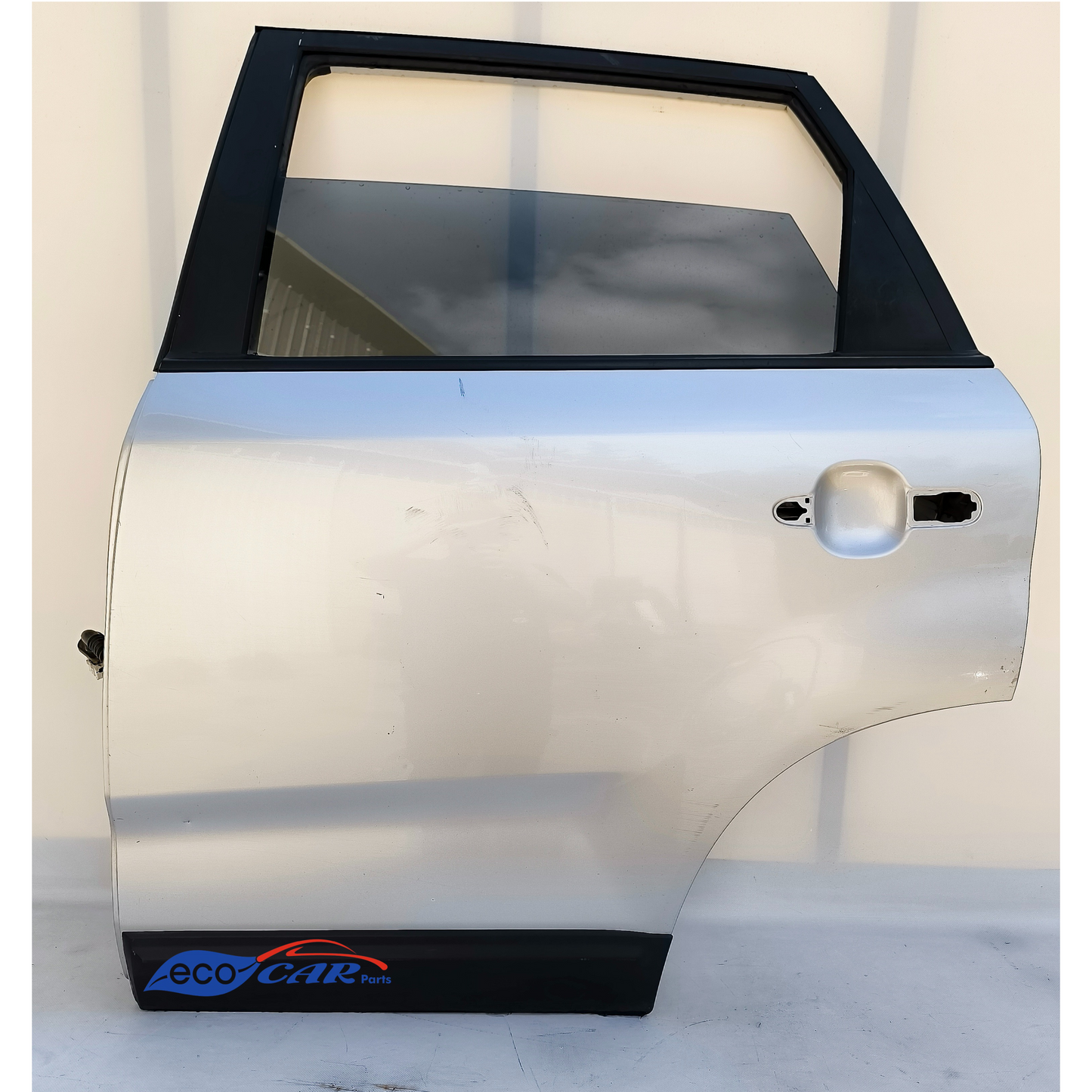 Left rear door Kia Sorento year 2012 silver gray has scratches ecoAG6938