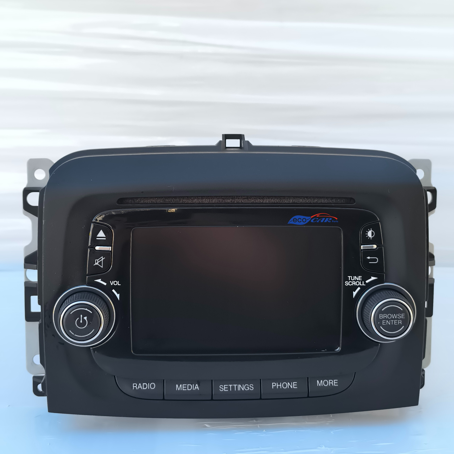 Fiat 500L Autoradio, Baujahr 2014, Code 814950 ecoAG7671, weist leichte Gebrauchsspuren auf.