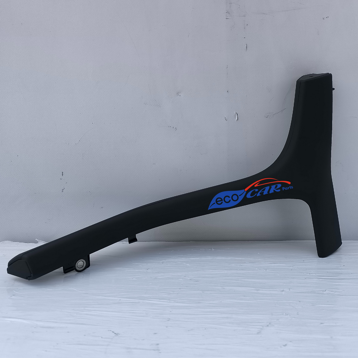 Porsche Taycan 2024 ecoAG6852, untere linke Mittelkonsolenverkleidung