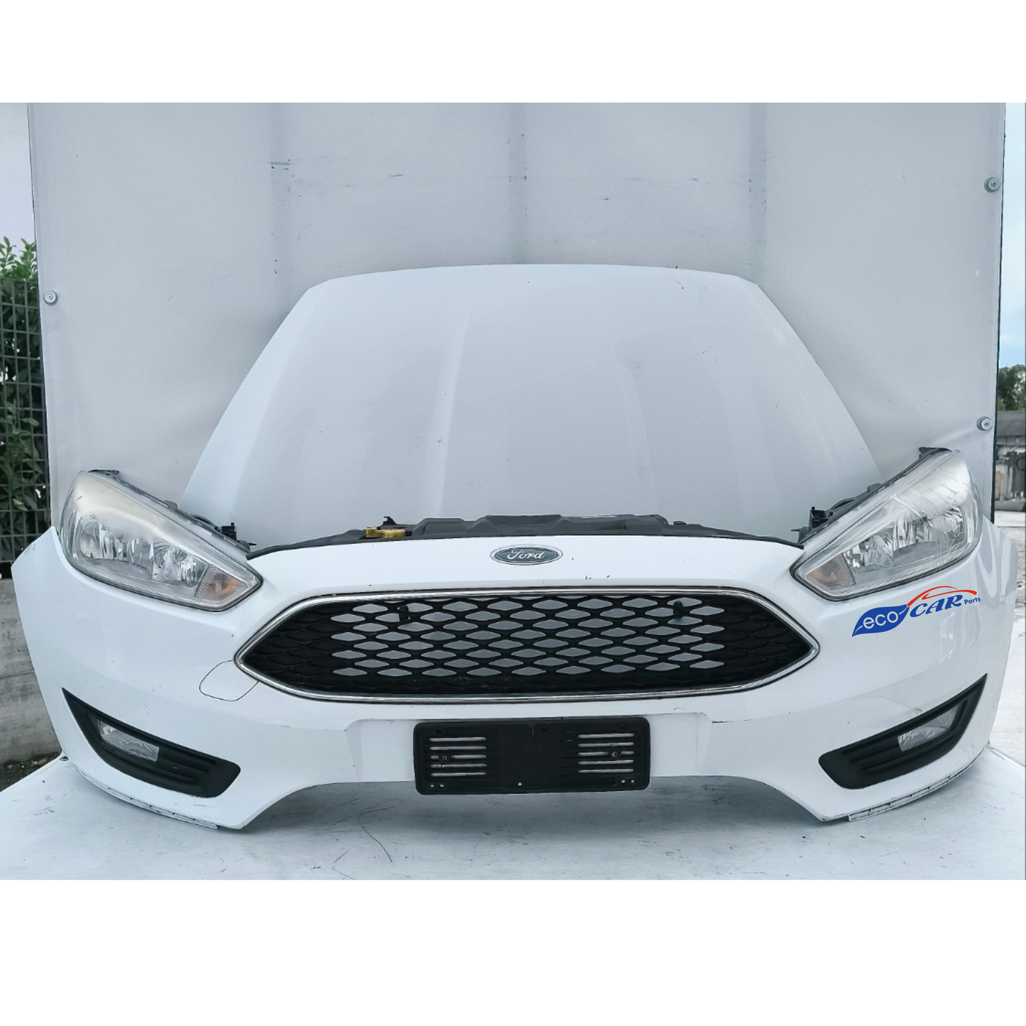 Kompletter Ford Focus 1.5 TDCI, Baujahr 2015, weiß, ecoAG7470 (Stoßstange leicht zerkratzt - Motorhaube hat eine kleine Delle)