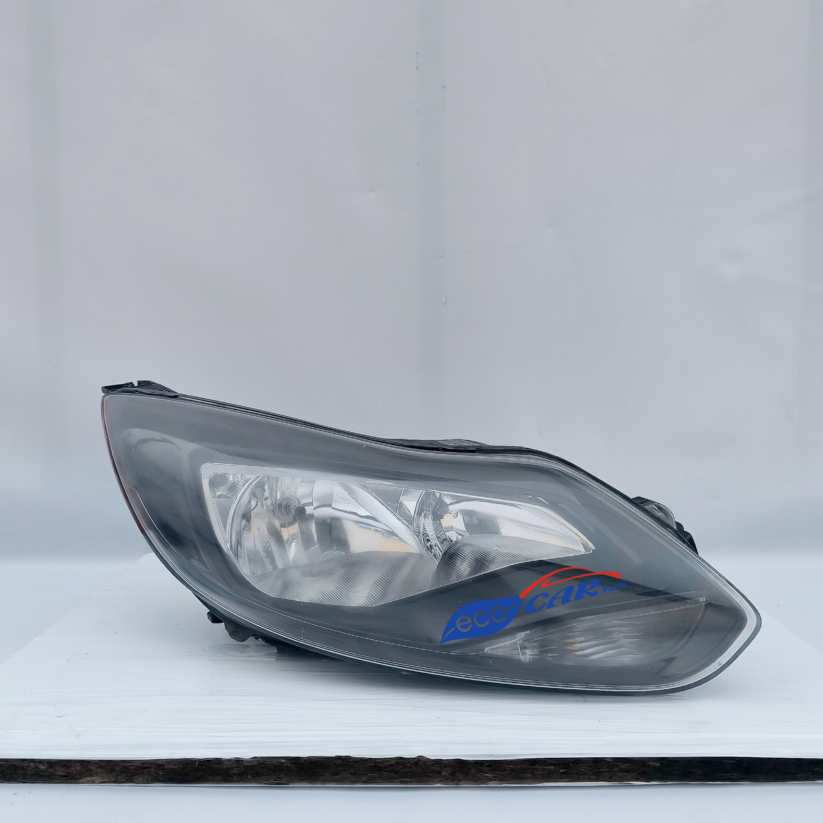 Ford Focus 2013 ecoAG6558 right front light