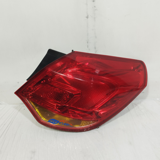 Opel Astra J 2010 ecoAC13475 rechte Rückleuchte