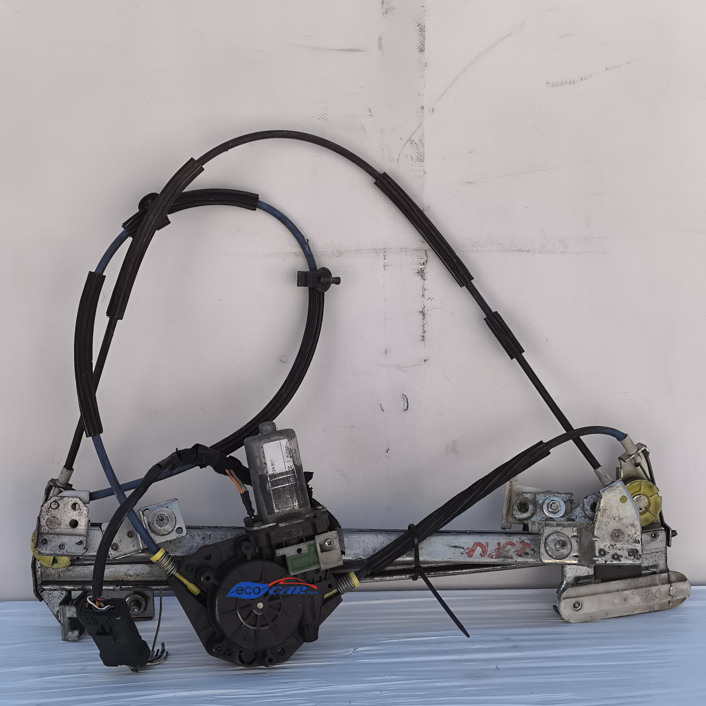 Linke Halterung für beschädigtes Glas, Alfa Romeo GT, Baujahr 2005, Teilenummer 606815930, ecoAG7561