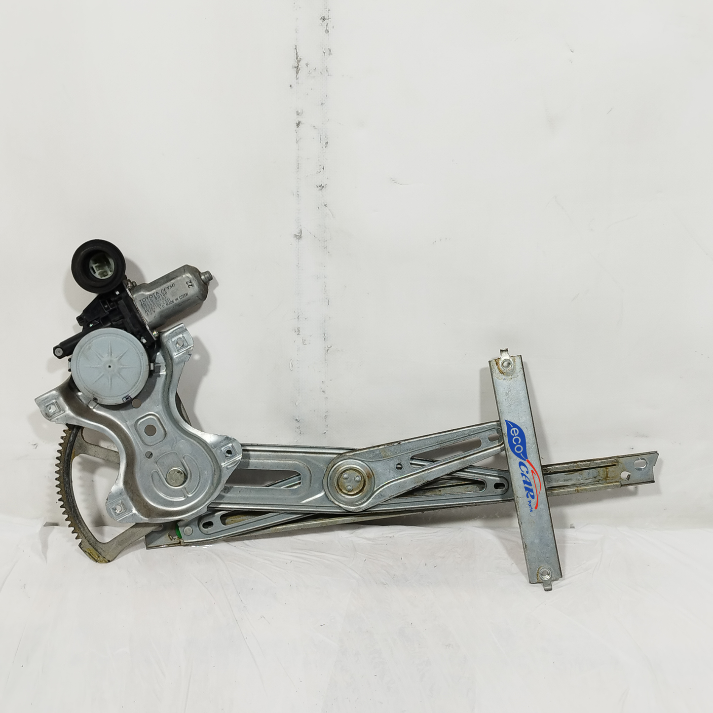 Toyota Yaris 2014 6-Pin Gepäckträger vorne rechts Code: 85710-0D100 ecoAC13377