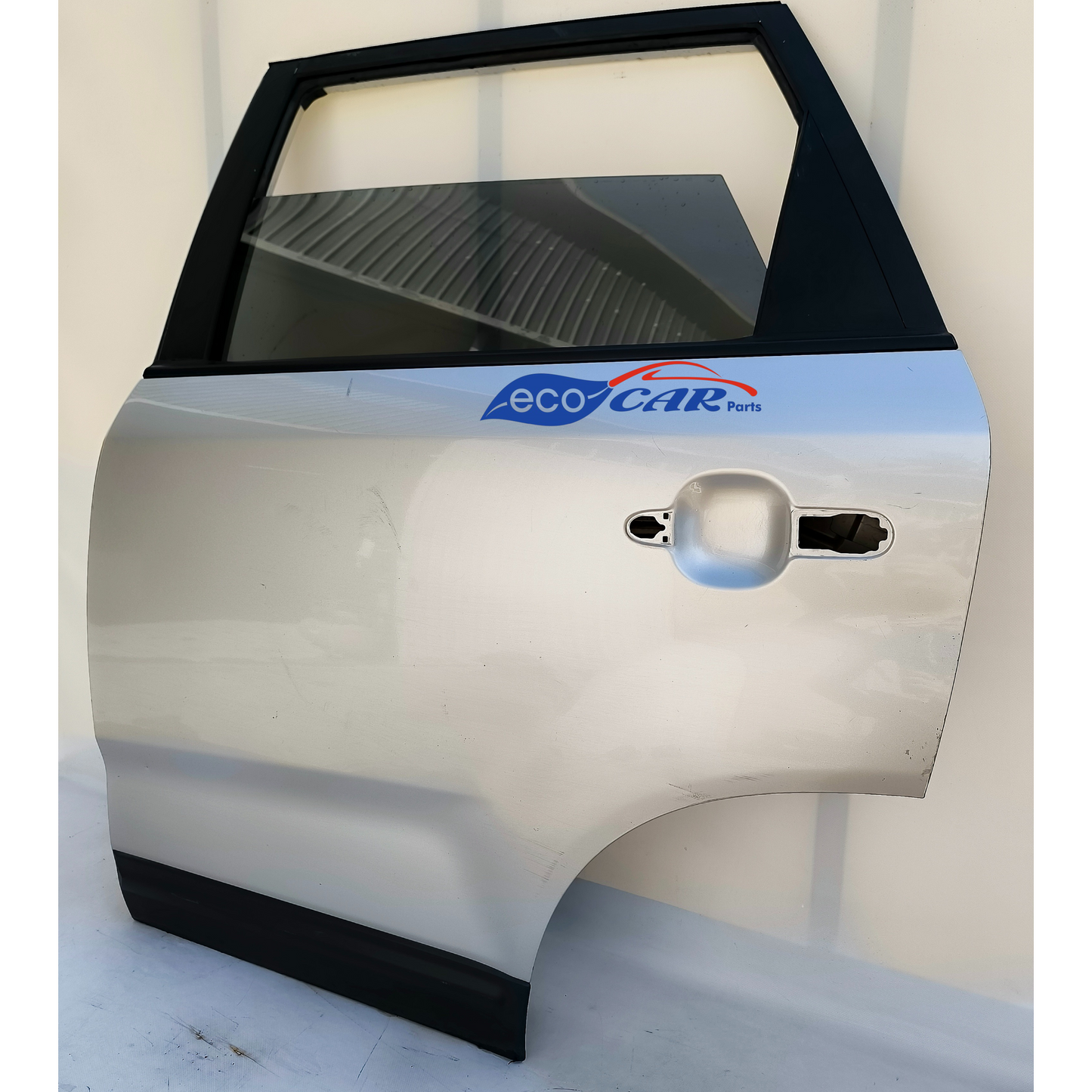 Left rear door Kia Sorento year 2012 silver gray has scratches ecoAG6938