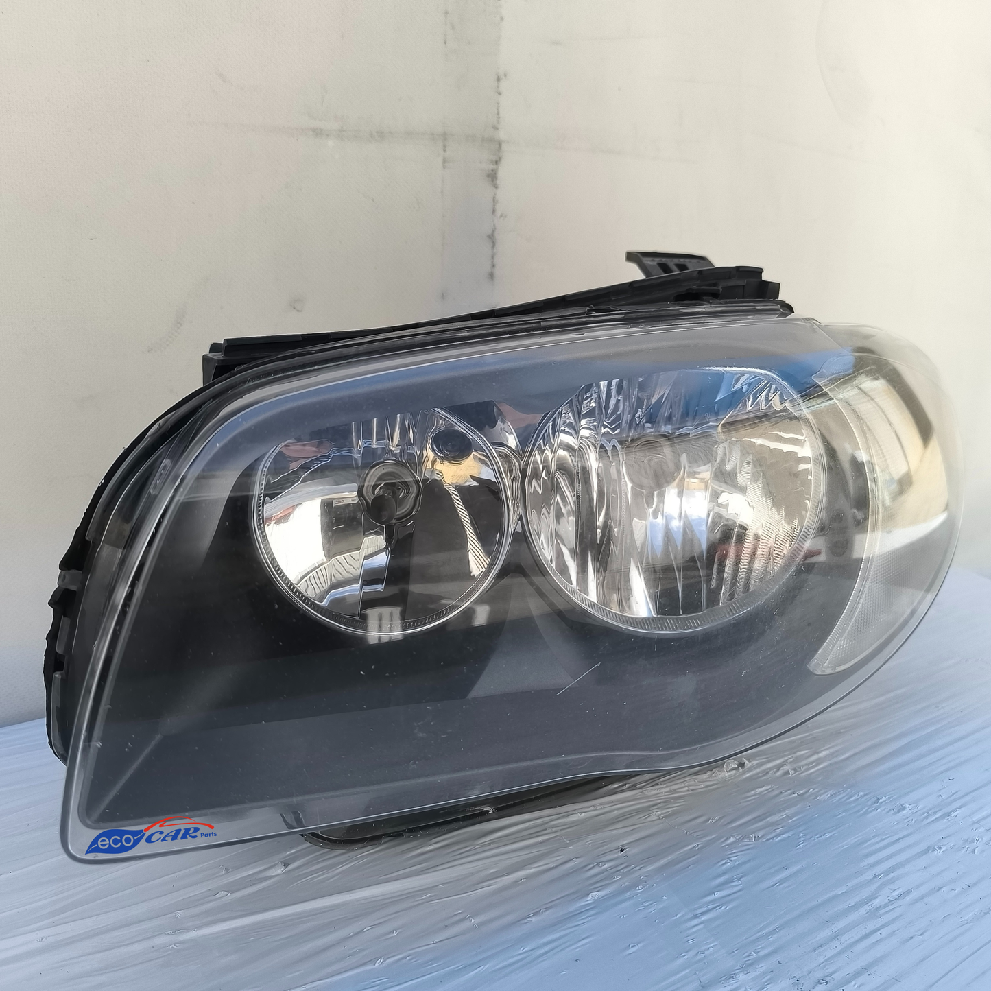 BMW 1er E87 linker Frontscheinwerfer, innen leicht verschmutzt, 1 Clip abgebrochen ecoAG597