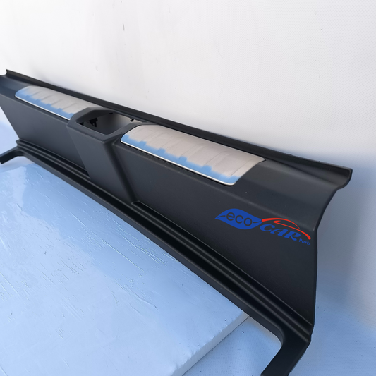 Battitacco posteriore interno baule Porsche Taycan anno 2024 Cod.9j1867707j ecoAG6729