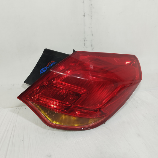 Opel Astra J 2010 ecoAC13475 rechte Rückleuchte