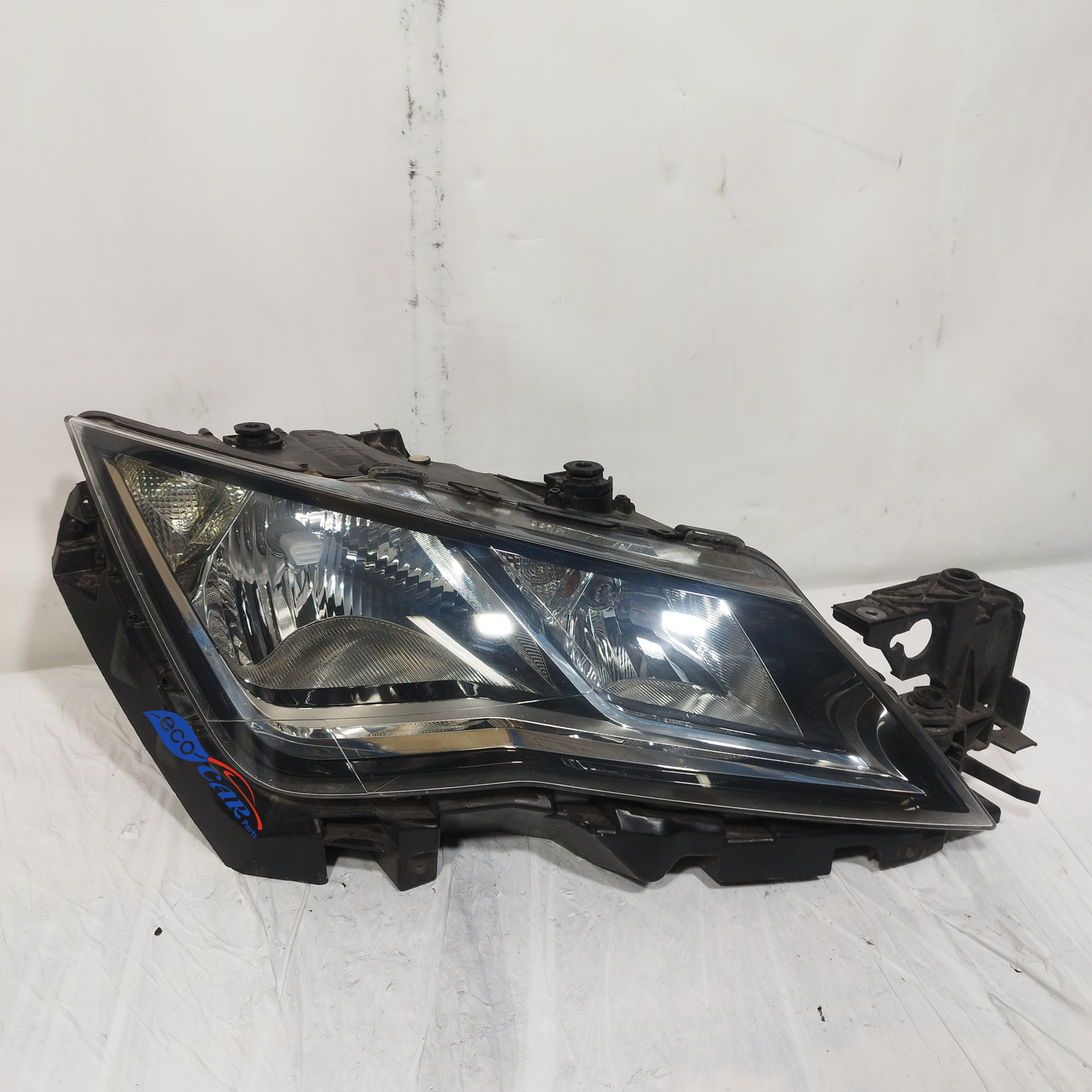 Fanale anteriore dx Seat Leon 2015 Cod: 90010799 ecoAC13333