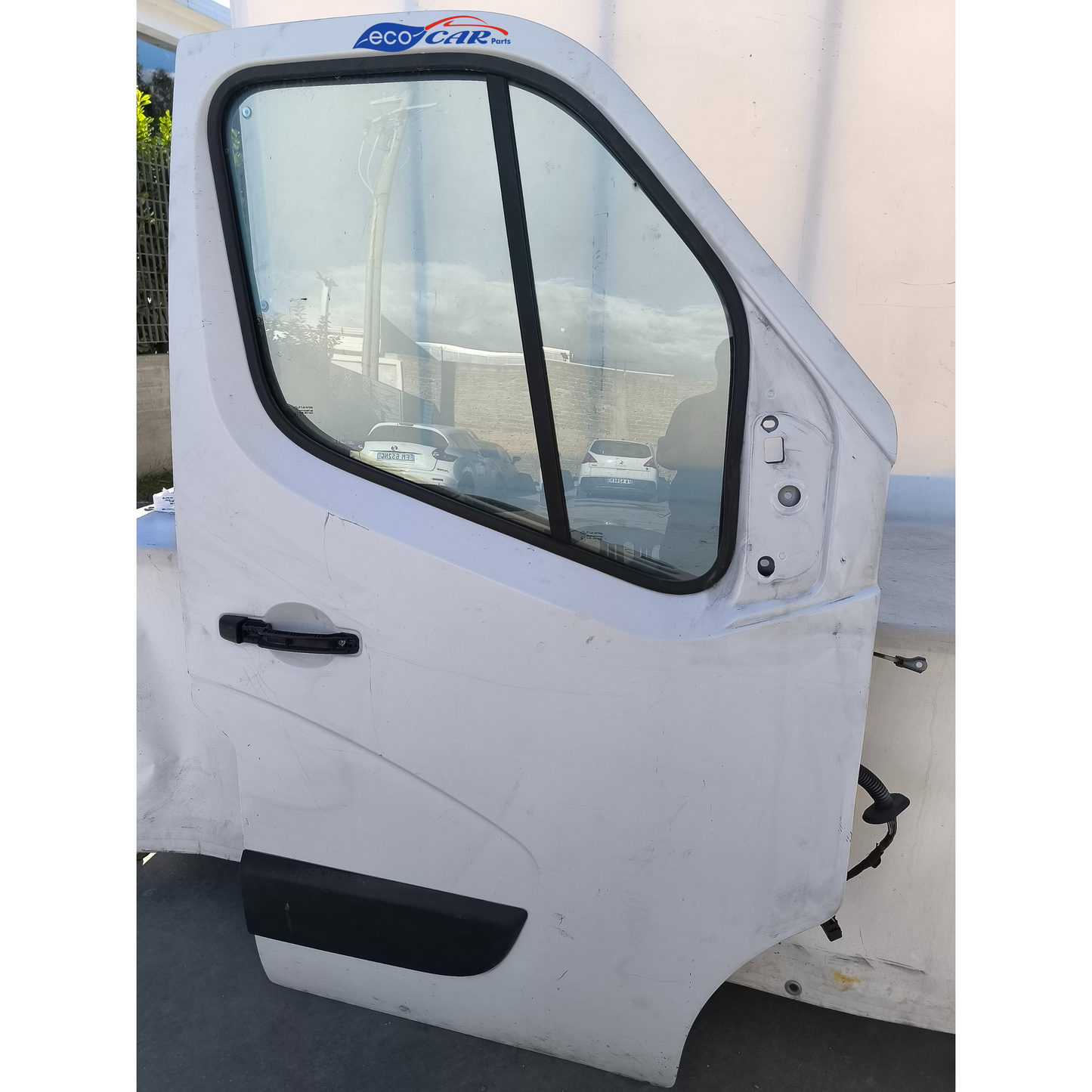 Renault Master, Baujahr 2014, weiß, rechte Vordertür mit diversen Kratzern und 2 Dellen (siehe Fotos Dellen 5 und 6) ecoAG7532