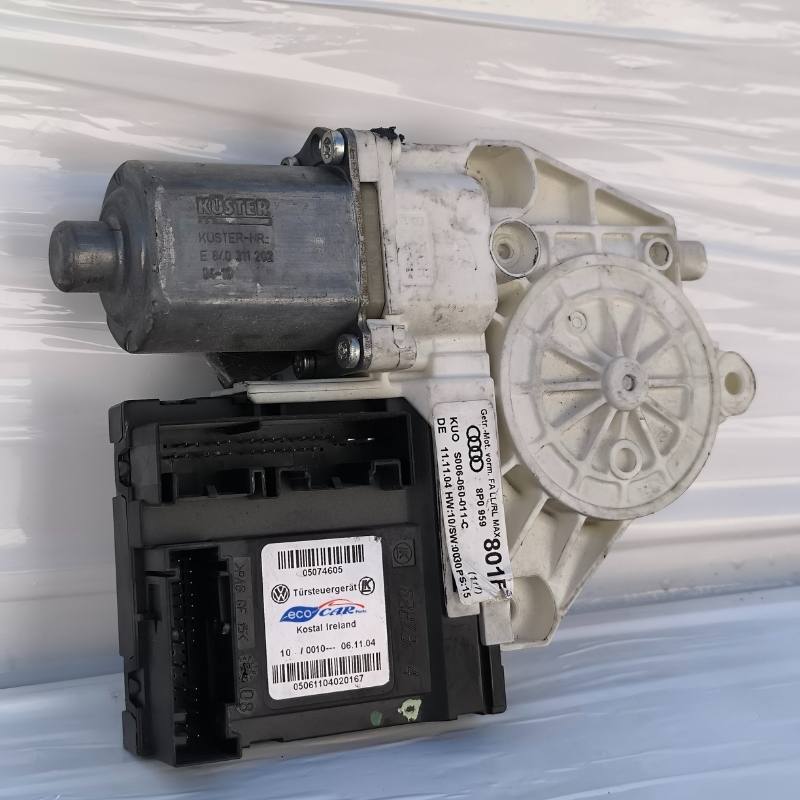 Motorino alzacristalli anteriore sx Audi A3 8P Cod. 05074605 ecoAG7788