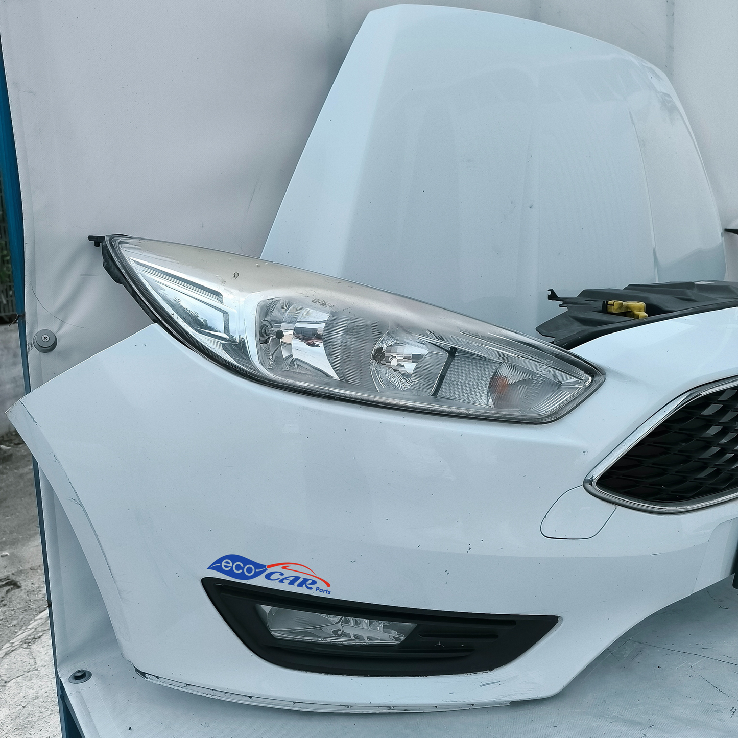Kompletter Ford Focus 1.5 TDCI, Baujahr 2015, weiß, ecoAG7470 (Stoßstange leicht zerkratzt - Motorhaube hat eine kleine Delle)