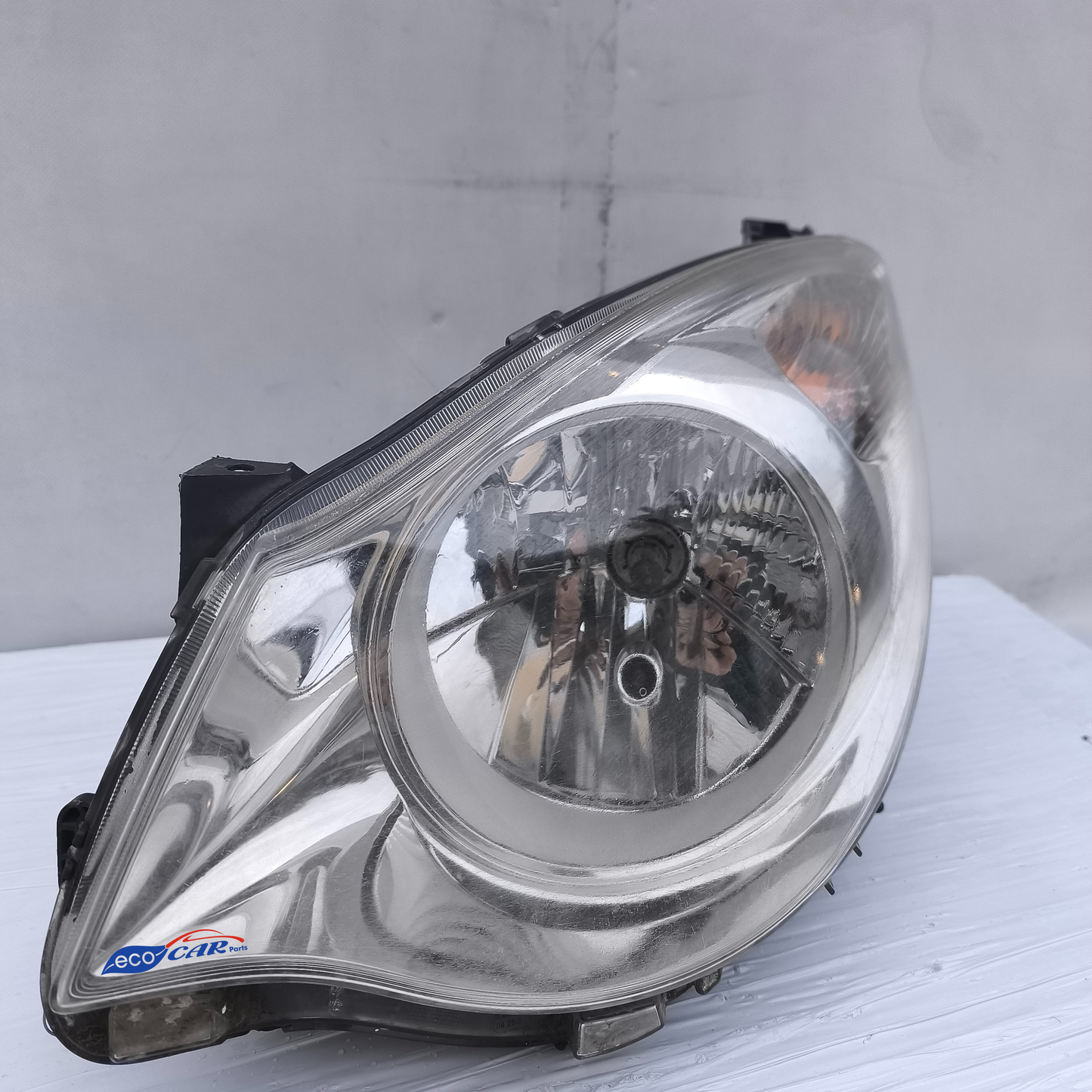 Opel Agila B ecoAG7573 linker Frontscheinwerfer, Anschlag mit Silikon repariert