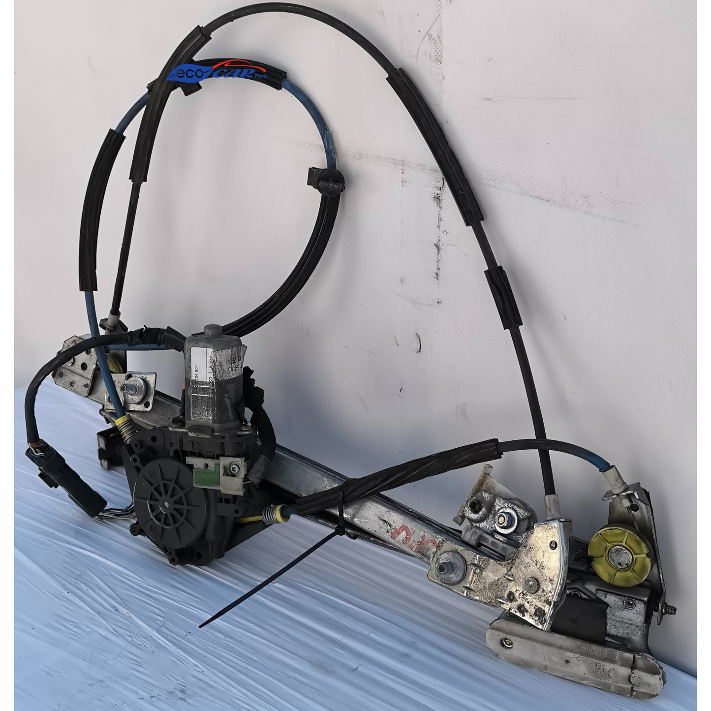 Linke Halterung für beschädigtes Glas, Alfa Romeo GT, Baujahr 2005, Teilenummer 606815930, ecoAG7561