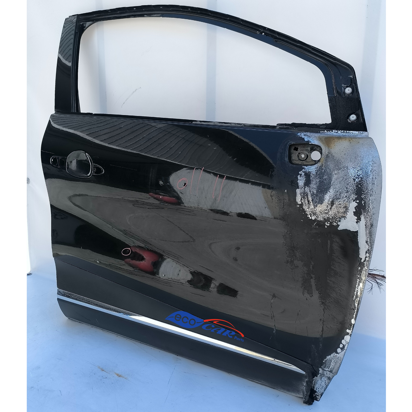 Right front door Renault Captur year 2014 black from a burnt car has three small dents ecoAG6939 missing descending glass