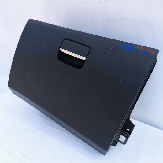 Mercedes AW-Class 176 glove box has scratches and a damaged latch ecoAG7151