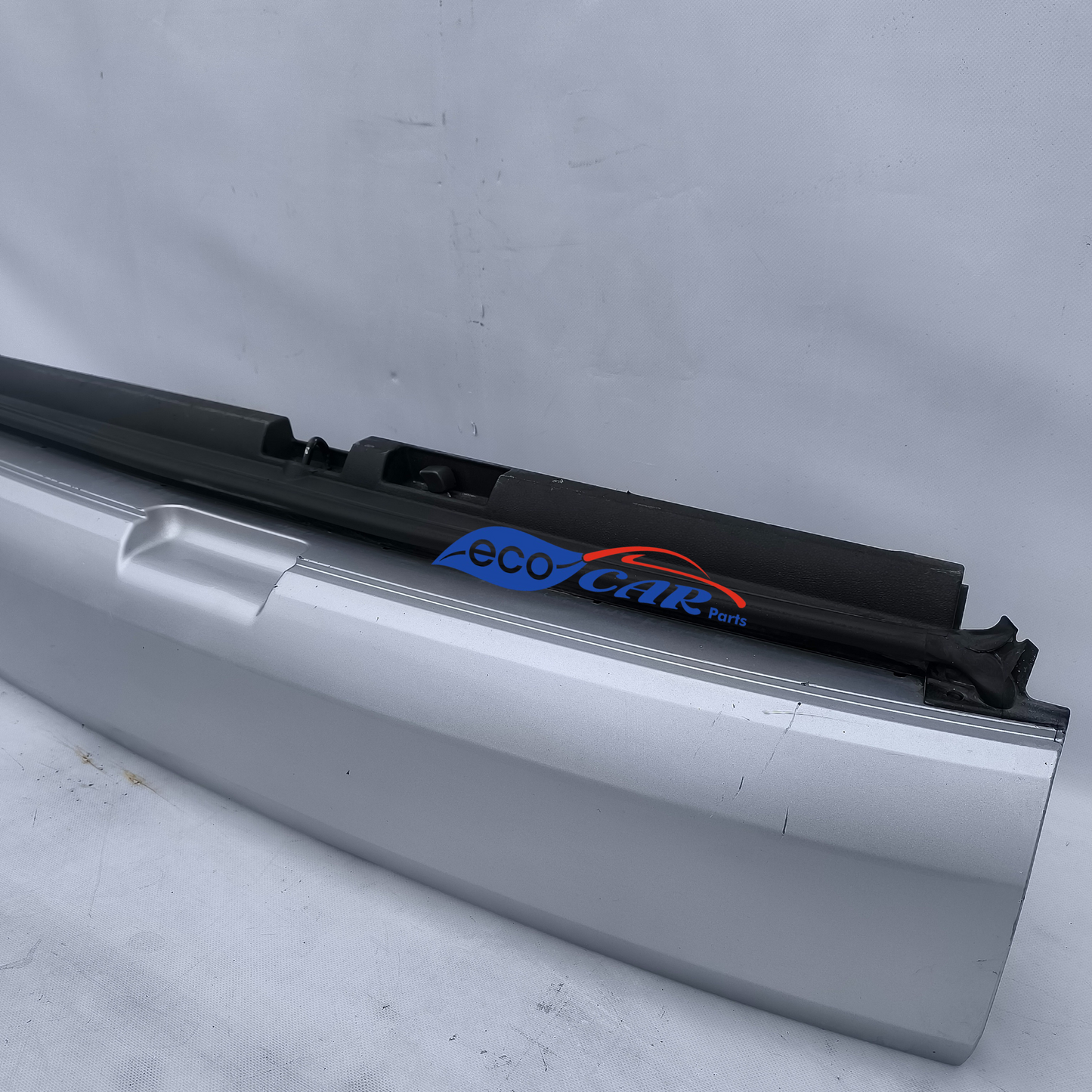 Rear flap Peugeot 3008 year 2011 silver gray slightly scratched and has a lesion in the lower part ecoAG7013