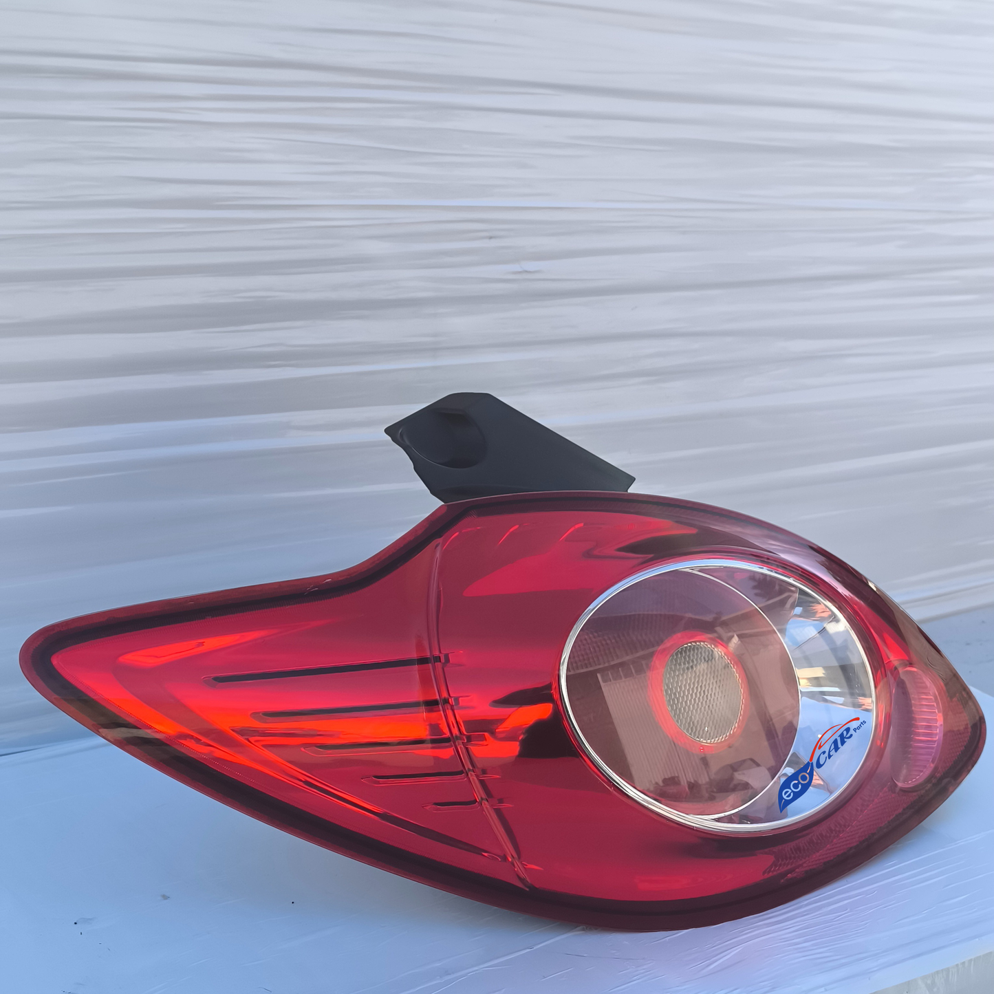 Linke Rückleuchte Ford Ka, Baujahr 2010, weist leichte Kratzer im Inneren auf (ecoAG7685).
