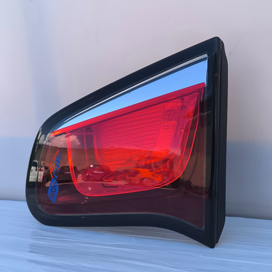 Citroen C3 2012 ecoAG6987 right inner rear light has a small internal lesion no water