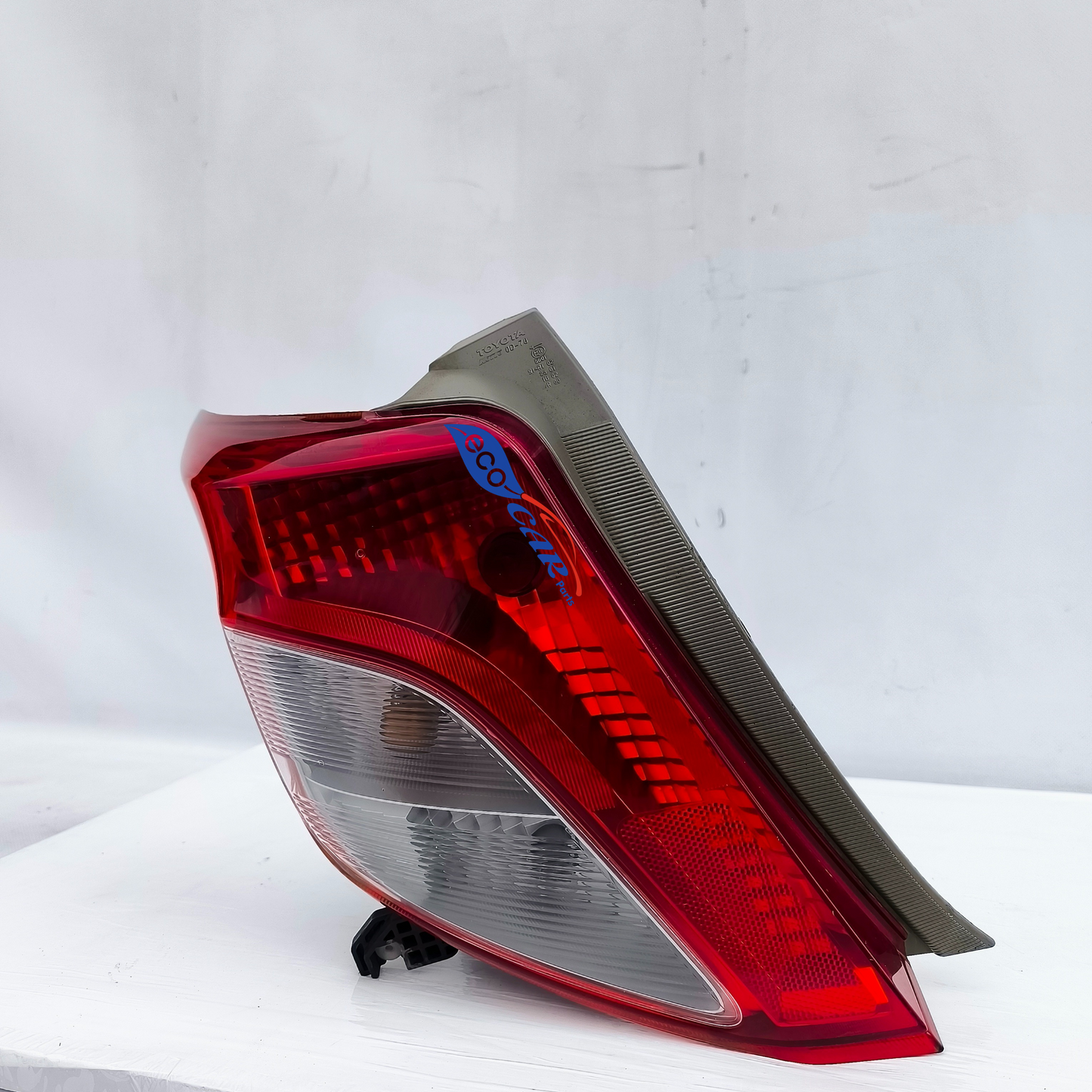 Toyota Yaris 2013 linke Rückleuchte ecoAG7048