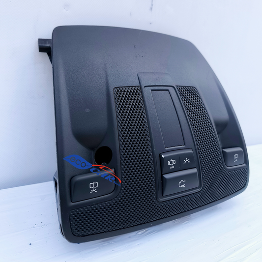 Courtesy light Mercedes A-Class w176 Cod.a0009000702 ecoAG7152 has various lesions (caused by screwdriver) and some scratches