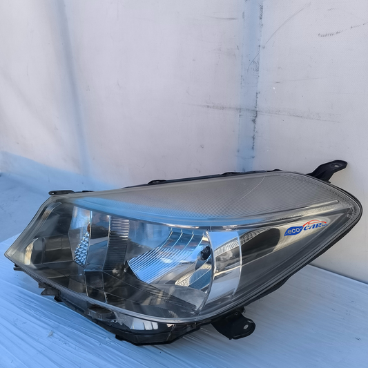 Fanale anteriore sx Toyota Yaris anno 2014 ecoAG7568