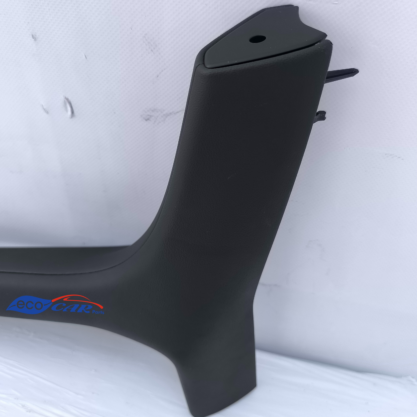 Porsche Taycan 2024 ecoAG6852, untere linke Mittelkonsolenverkleidung