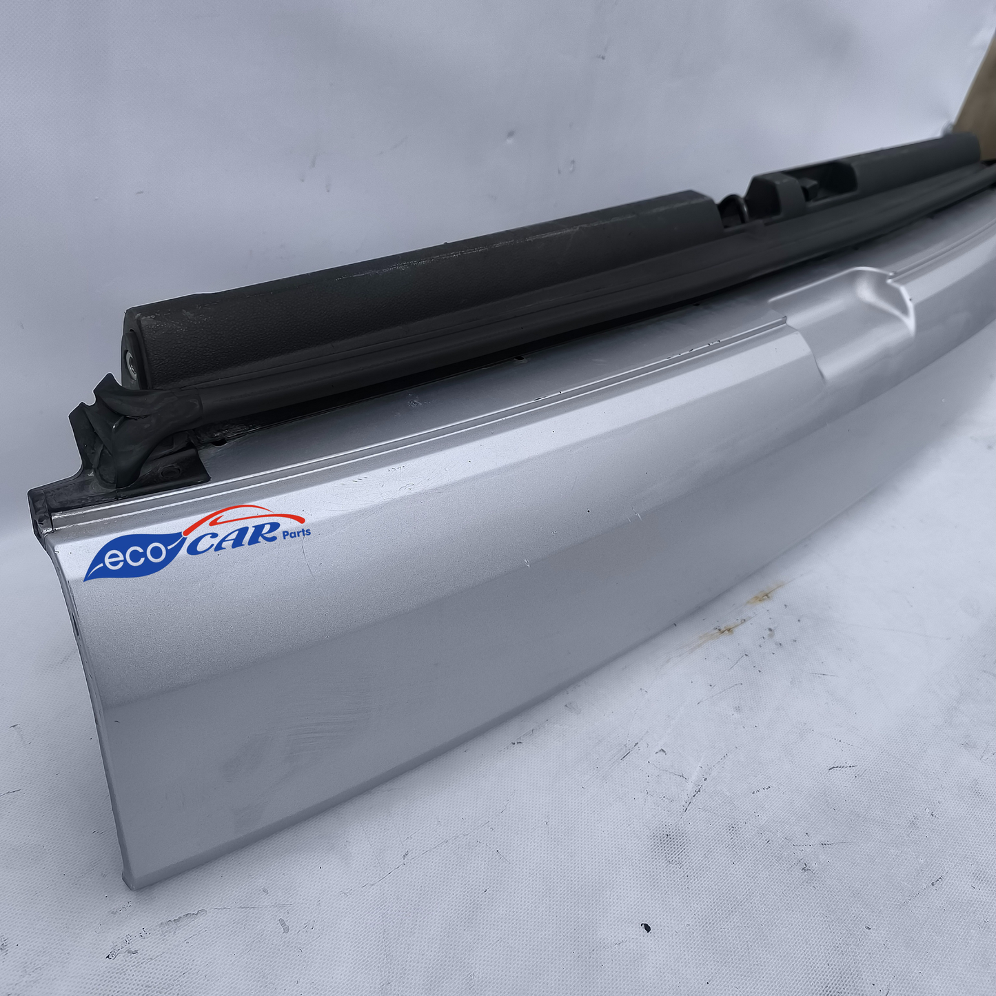 Rear flap Peugeot 3008 year 2011 silver gray slightly scratched and has a lesion in the lower part ecoAG7013