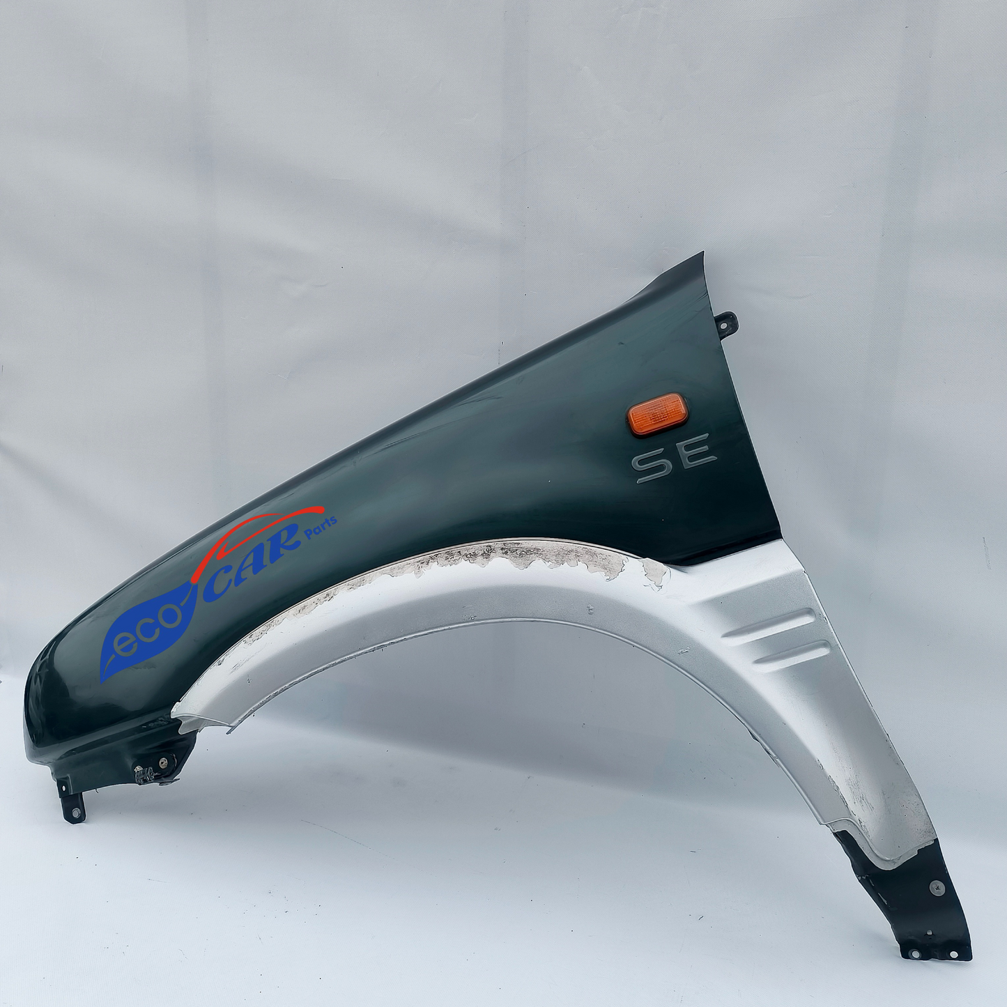 Dark green left fender Nissan Terrano year 1998 ecoAG6568