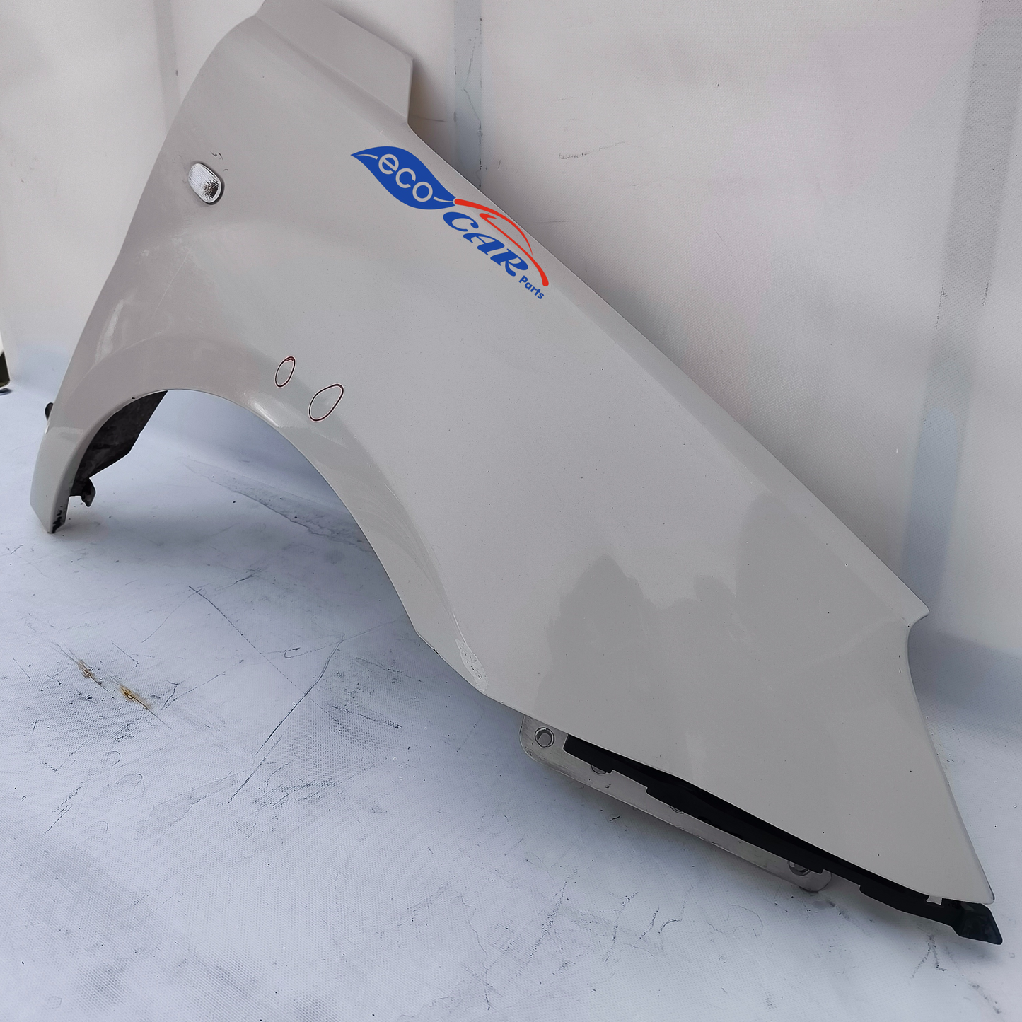 Alfa Romeo Mito ecoAG6927 weißer rechter Kotflügel
