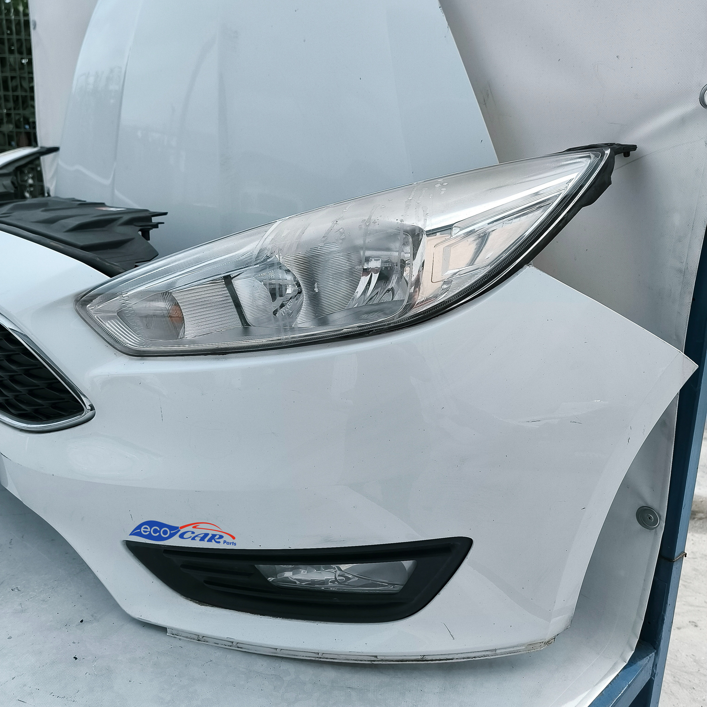 Kompletter Ford Focus 1.5 TDCI, Baujahr 2015, weiß, ecoAG7470 (Stoßstange leicht zerkratzt - Motorhaube hat eine kleine Delle)