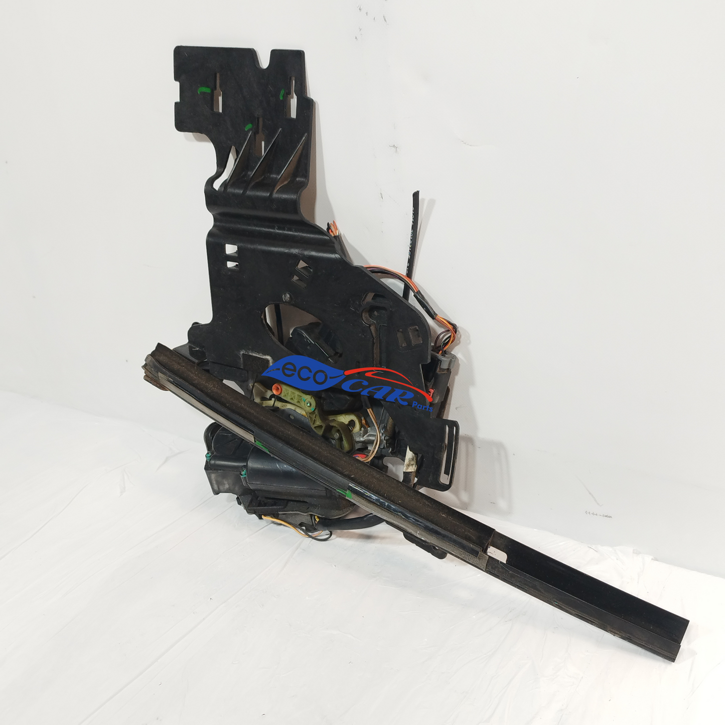 Serratura posteriore sx Lancia Voyager / Chrysler Grand Voyager 2011 4 Pin Cod: 687AA ecoAC12197