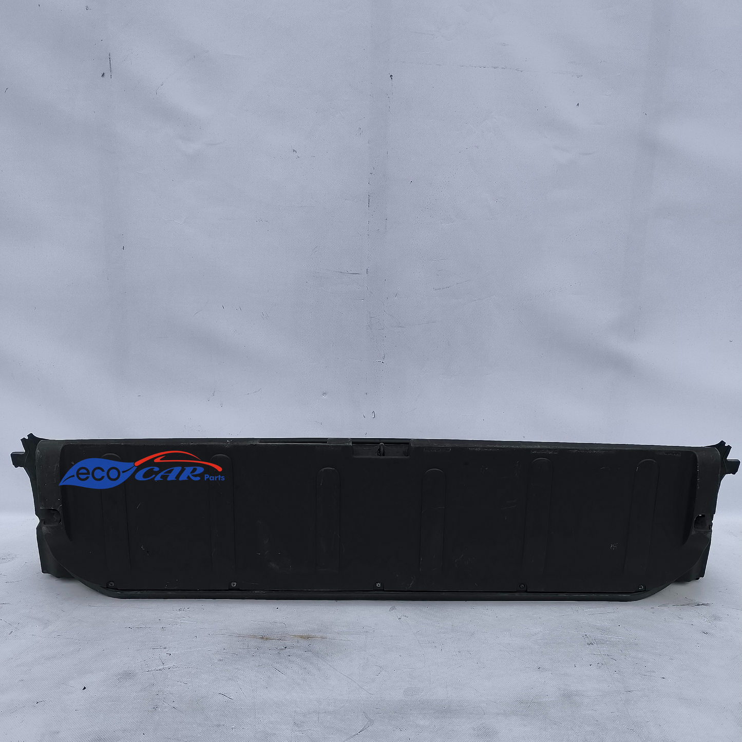 Rear flap Peugeot 3008 year 2011 silver gray slightly scratched and has a lesion in the lower part ecoAG7013