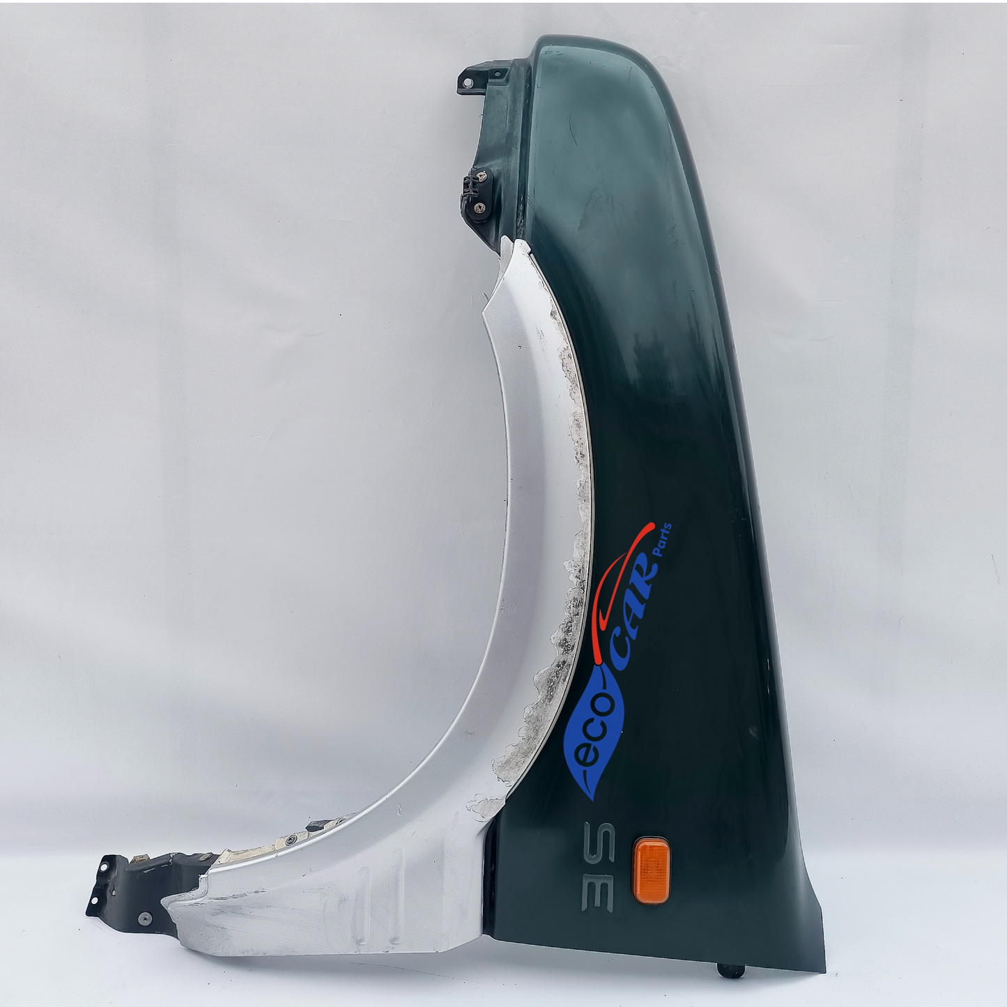 Dark green left fender Nissan Terrano year 1998 ecoAG6568