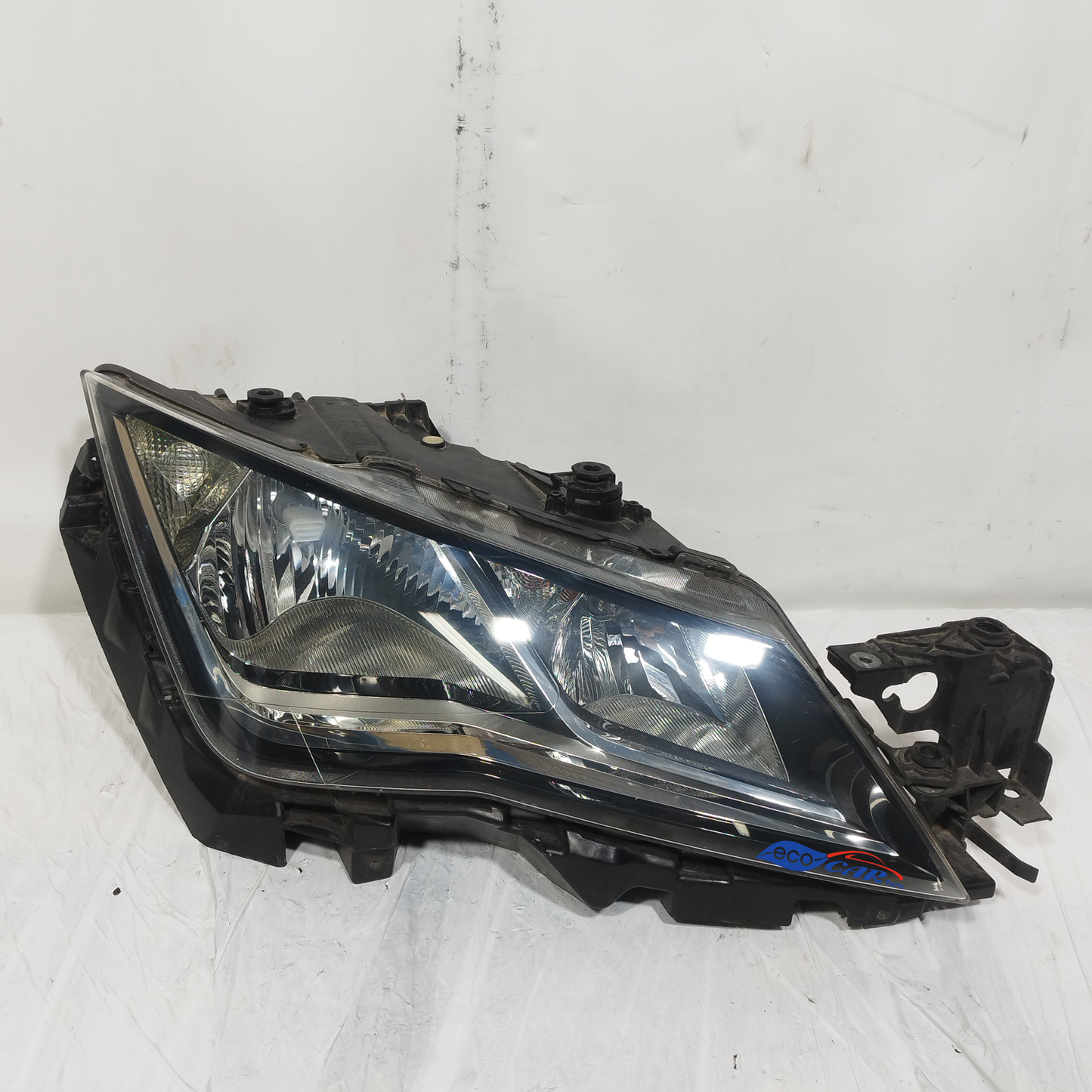 Fanale anteriore dx Seat Leon 2015 Cod: 90010799 ecoAC13333