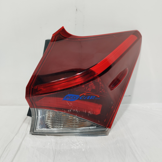 Toyota Auris 2018 ecoAC12094 rechte äußere Rückleuchte