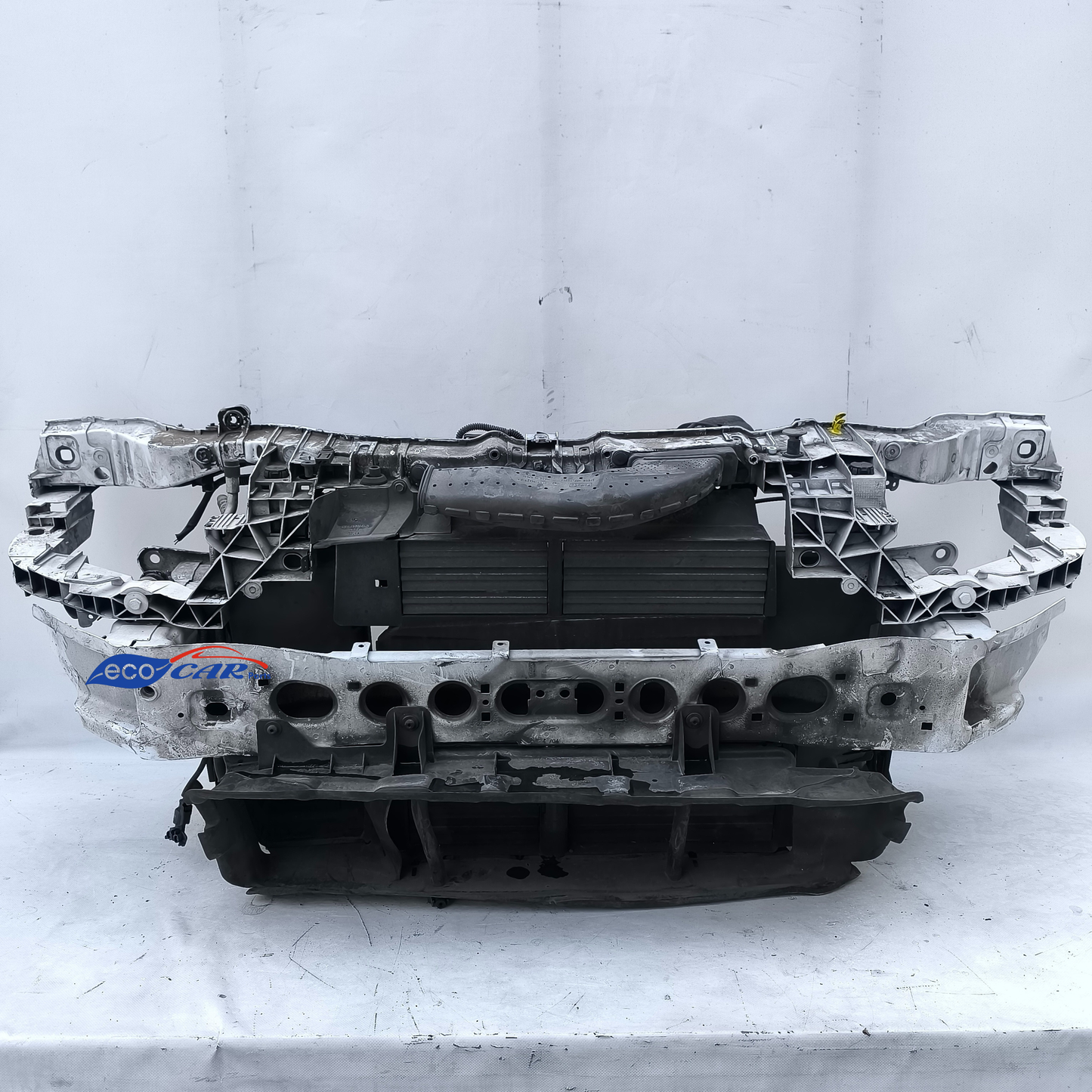 Kompletter Ford Focus 1.5 TDCI, Baujahr 2015, weiß, ecoAG7470 (Stoßstange leicht zerkratzt - Motorhaube hat eine kleine Delle)