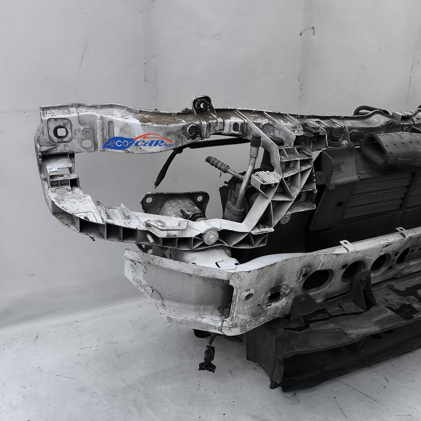 Kompletter Ford Focus 1.5 TDCI, Baujahr 2015, weiß, ecoAG7470 (Stoßstange leicht zerkratzt - Motorhaube hat eine kleine Delle)