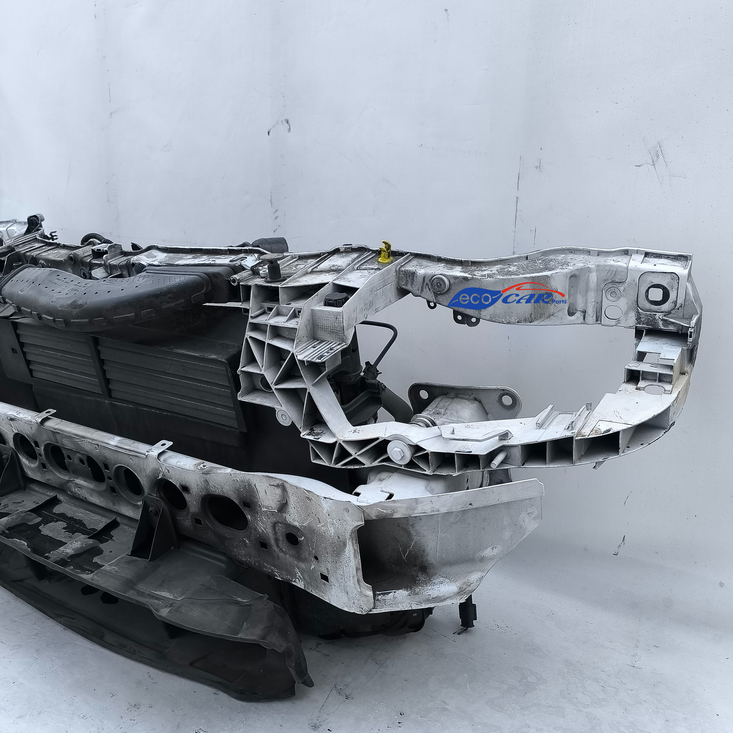 Kompletter Ford Focus 1.5 TDCI, Baujahr 2015, weiß, ecoAG7470 (Stoßstange leicht zerkratzt - Motorhaube hat eine kleine Delle)